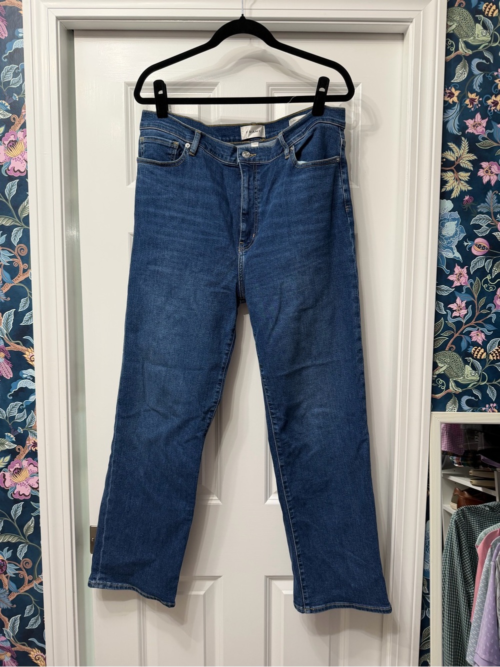 Frame Denim Le Sleek Straight-Leg Jeans in Deep Blue